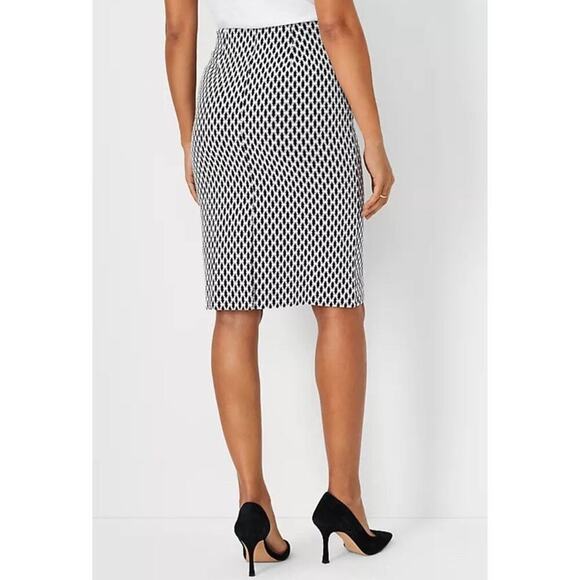 NWT Ann Taylor Black White Geometric Print Pencil Skirt Career Womens 8 (1566) - Picture 2 of 10